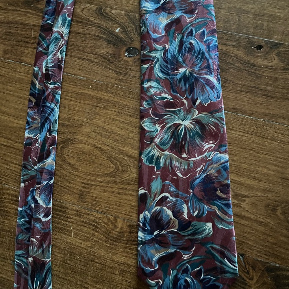 Camden court floral mens tie
